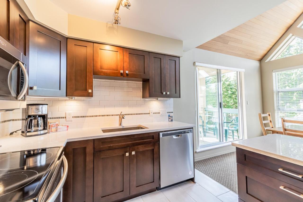 Snowbird Townhouses By Elevate Vacations Whistler Esterno foto