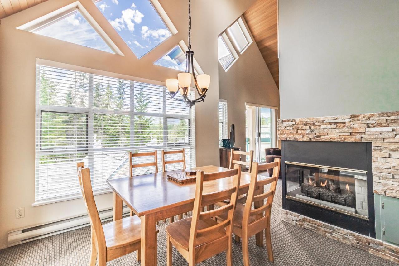 Snowbird Townhouses By Elevate Vacations Whistler Esterno foto