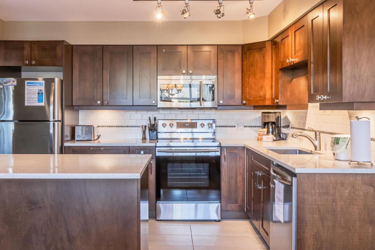 Snowbird Townhouses By Elevate Vacations Whistler Esterno foto